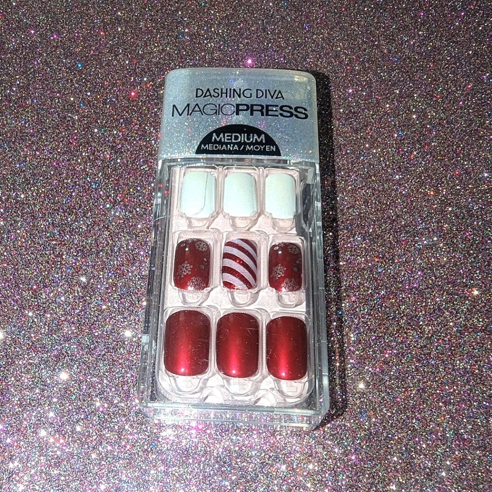 Dashing Diva Christmas Nails Magic Press Medium Winterfest Berry